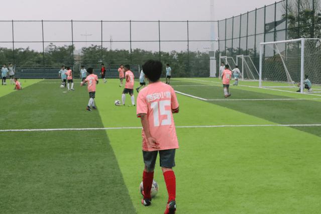 让足球爱好者的狂热，在曲江野蛮生长