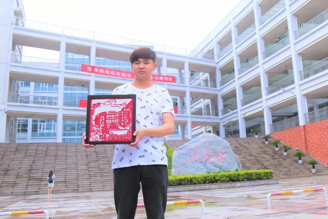 你好这里是成都翻译英文,你知道武汉商学院么