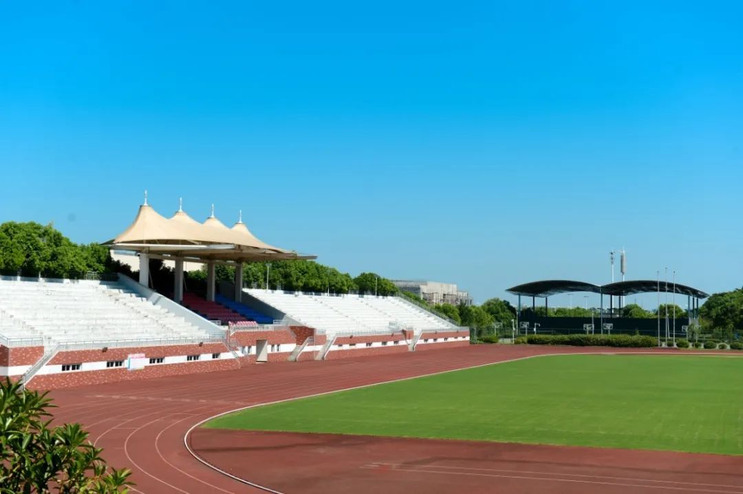 你好这里是成都翻译英文,你知道武汉商学院么