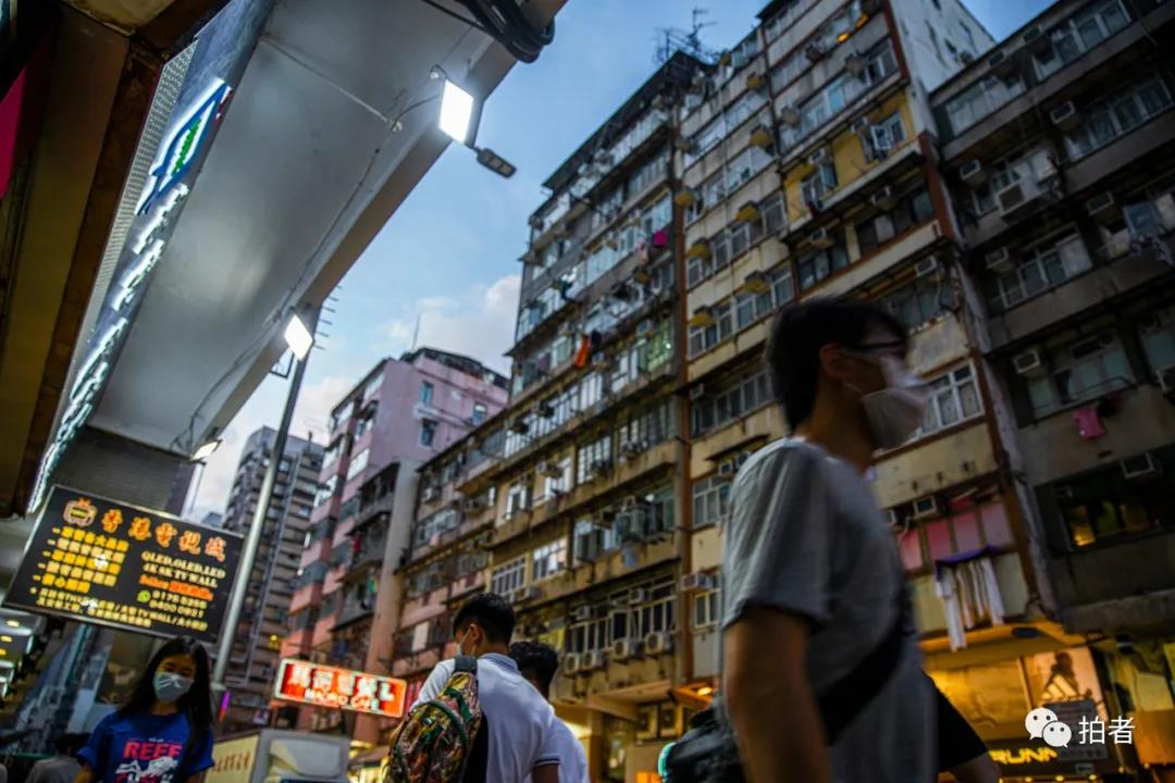 香港单亲妈妈住8平方劏房,香港深水埗劏房单亲妈妈