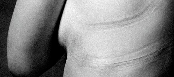 轻松遮盖小肚腩穿搭,瘦肚子打造迷人马甲线最快的动作