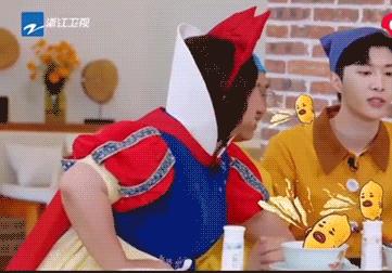 男生随意评价他人长相,男生随意评价女生的容貌是渣男吗