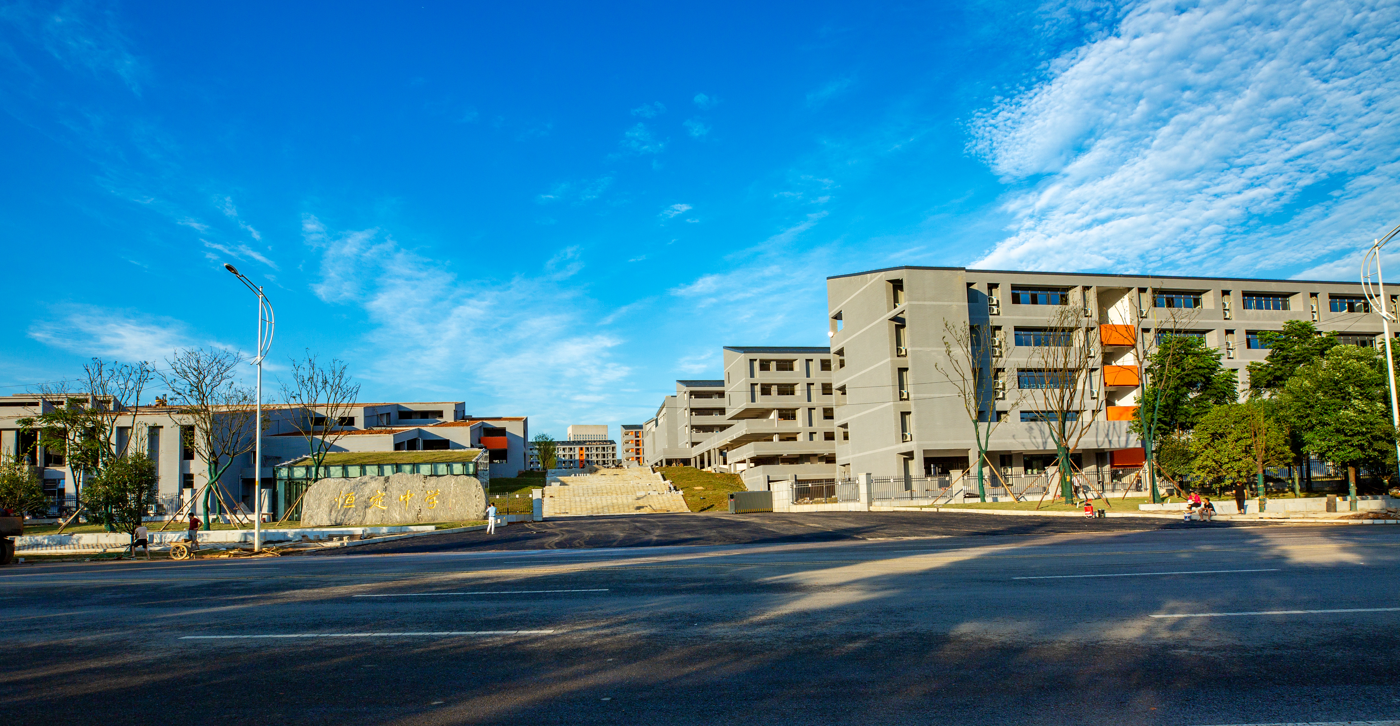 投资500亿的学校,投资2亿的学校