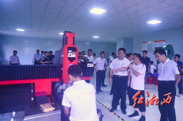 叶红专：先行先试改革创新善作善成打造州域南部核心经济区重要增长极