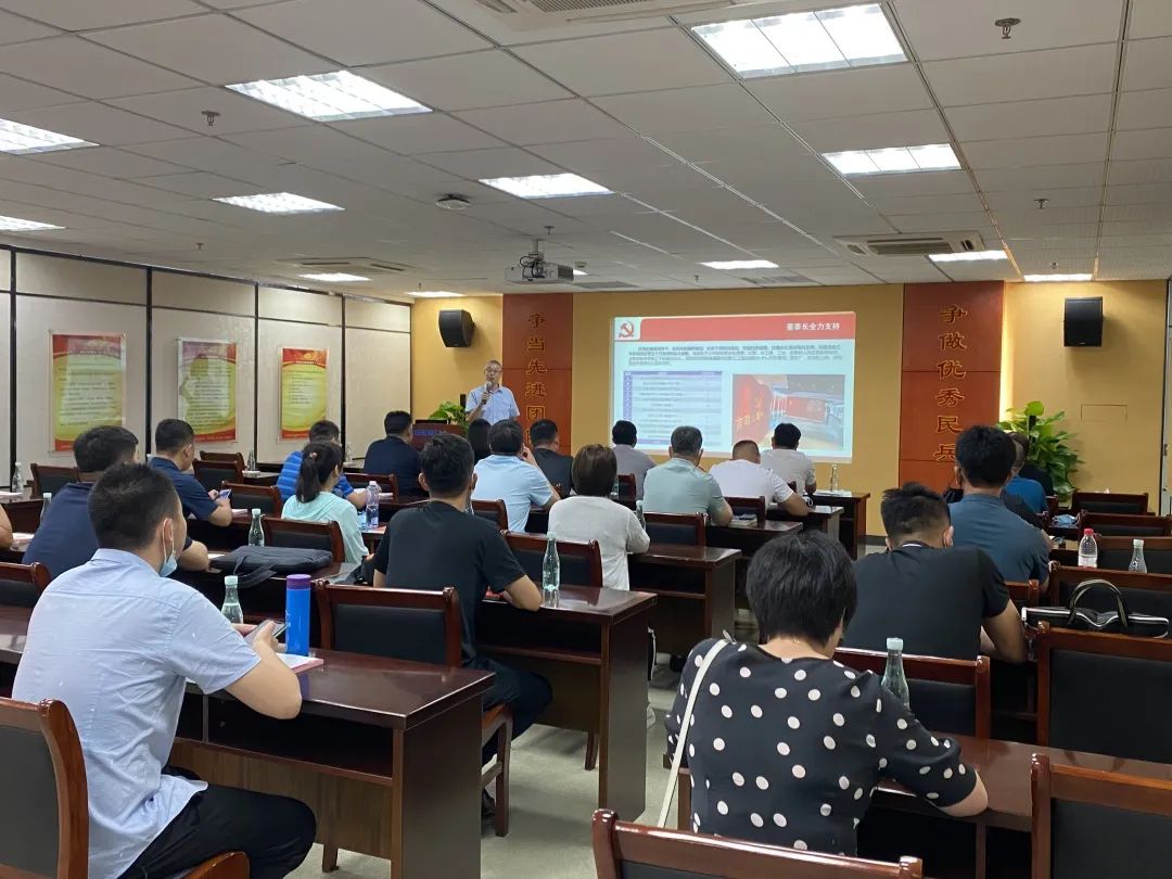 天热?杂志培训学院热度更高!约吗?