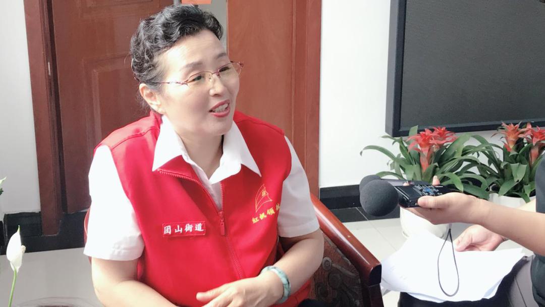 「好好学习」《社区居民就是我亲人——访长春市长山花园社区书记、居委会主任吴亚琴》