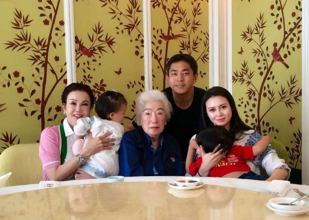 奚梦瑶自曝生活迁就何猷君,奚梦瑶哪一年跟何猷君在一起