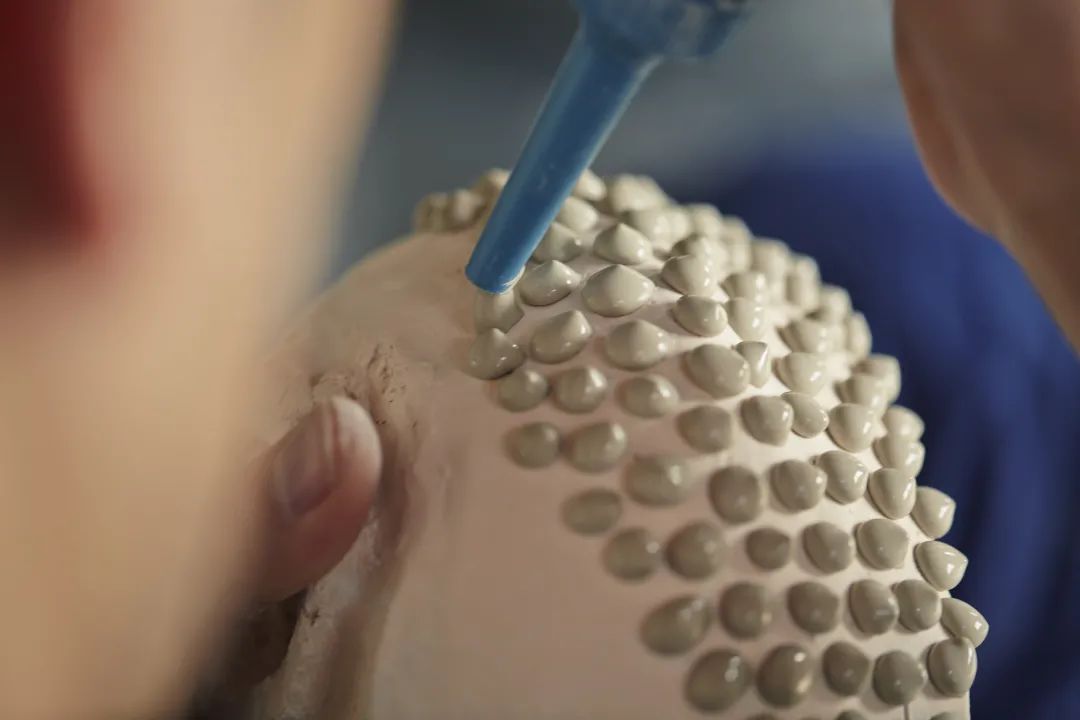 桑田卓郎：一只日式茶碗的爆裂与重构