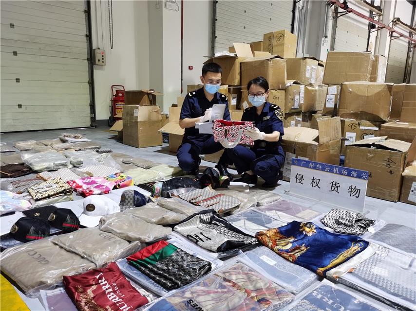 又见“李鬼”！7000件“国际大牌”手提包、丝巾等被查