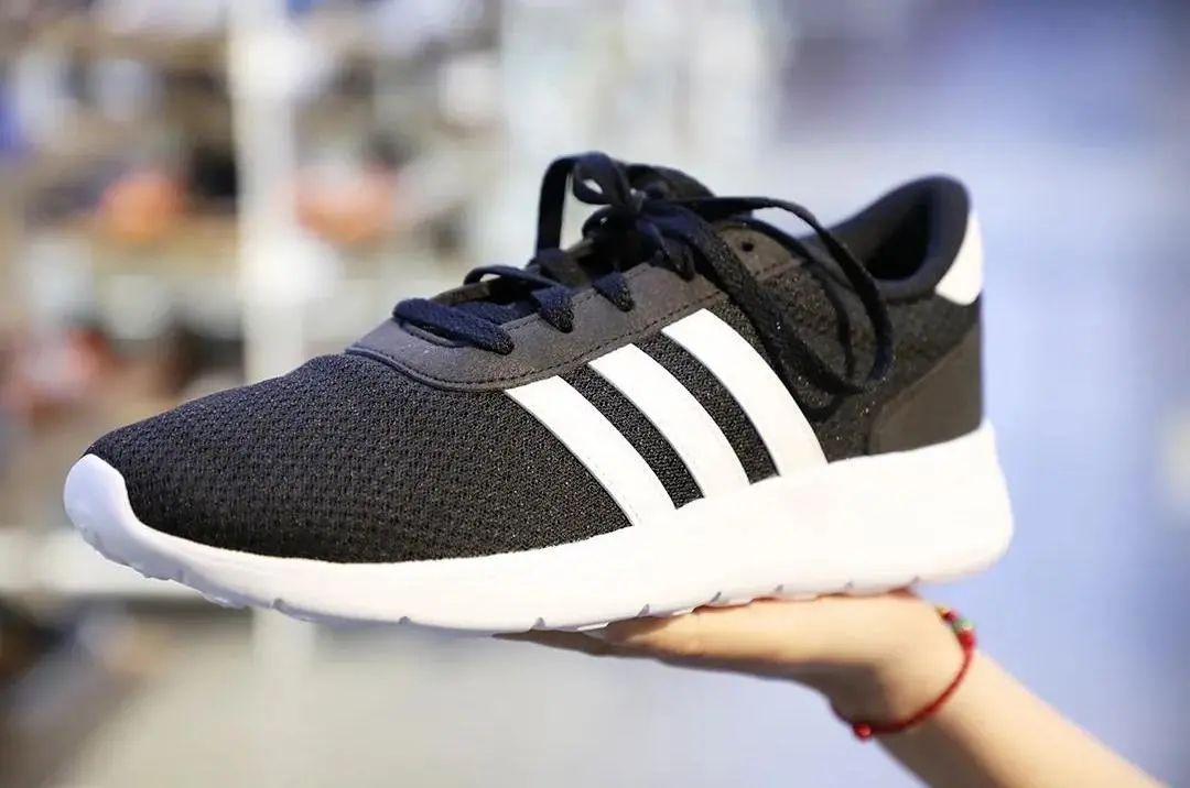 上海荟品仓阿迪达斯男款跑鞋,荟品仓城市奥莱青浦店nike