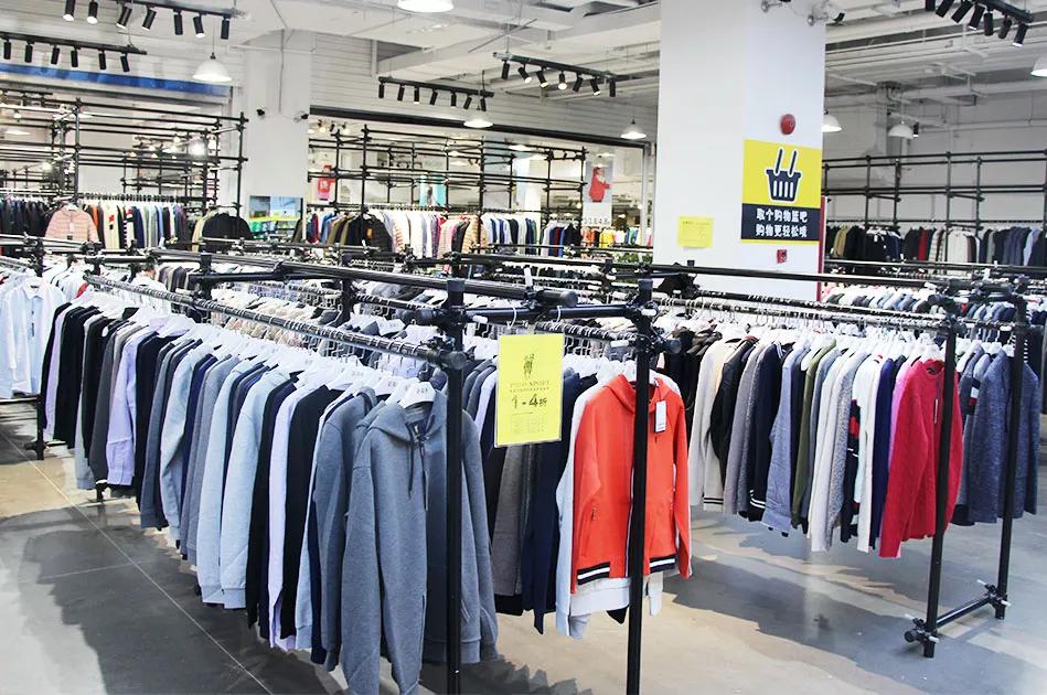 火爆魔都的荟品仓登陆松江！Nike、阿迪…全场一折起！2000个拉杆箱1元领