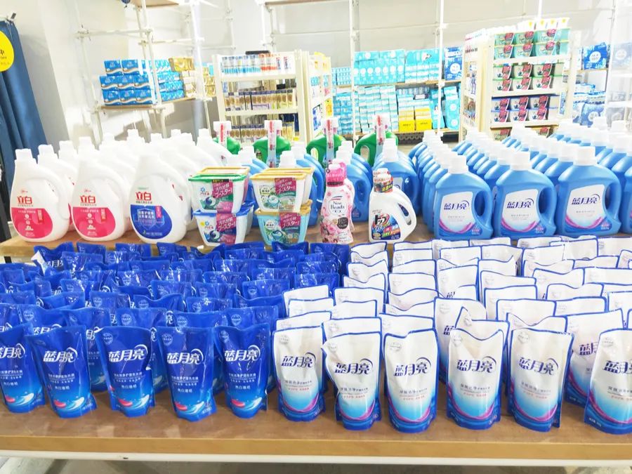 火爆魔都的荟品仓登陆松江！Nike、阿迪…全场一折起！2000个拉杆箱1元领