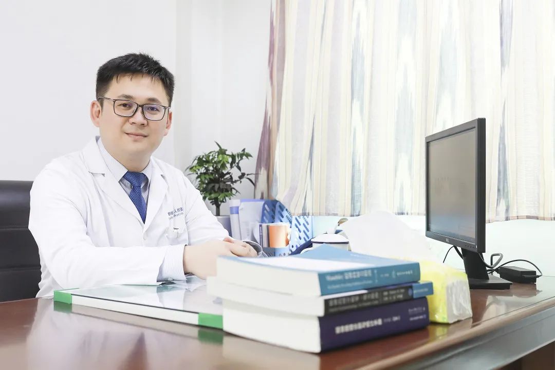 【专家在身边】休学一年后，还要求继续休？她不肯去上学的“心病”是……