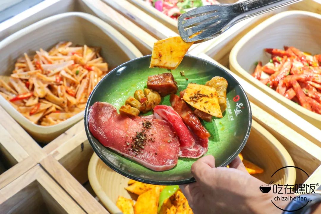 来哈尔滨必打卡的烤肉自助餐厅,哈尔滨最高档海鲜自助火锅