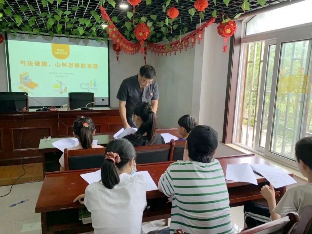 青少年暑假法制教育新闻报道,法制教育宣传周活动画画