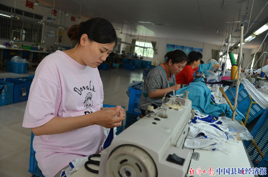 扶贫车间带动村民就近就业,扶贫车间让群众家门口就业脱贫