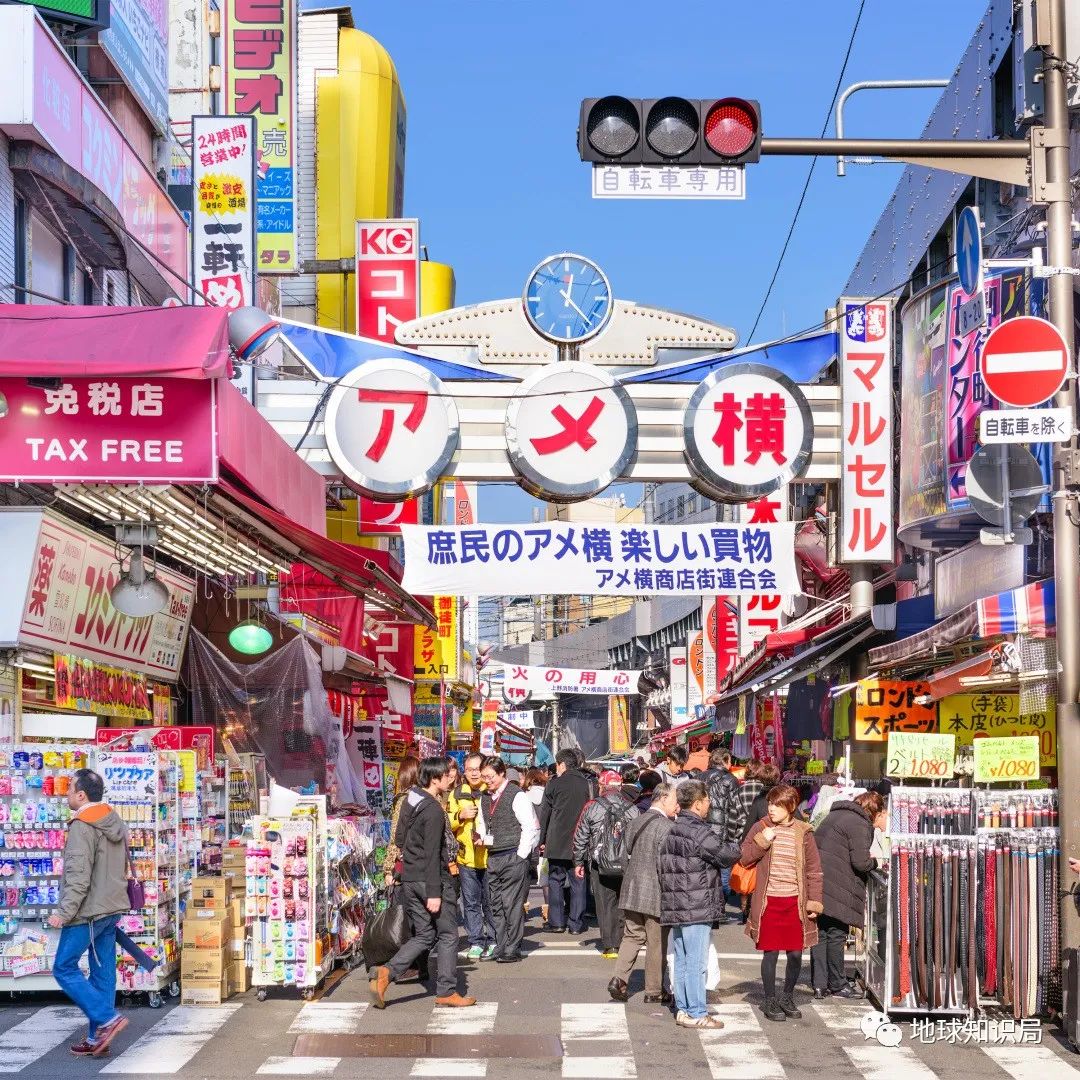 每年倒贴给8万成年男子，这国的收养怪癖，合法