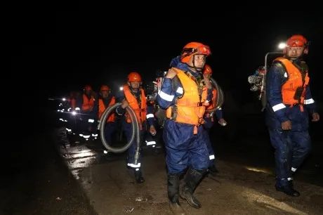 *藏西**那曲|苍翠成“云杉”一样的尖刀