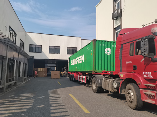 沪德合作结硕果64架施特劳斯钢琴法国展风采