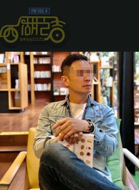 女子花三万买了一口价手镯,女子花了三百块买了一只黄金手镯