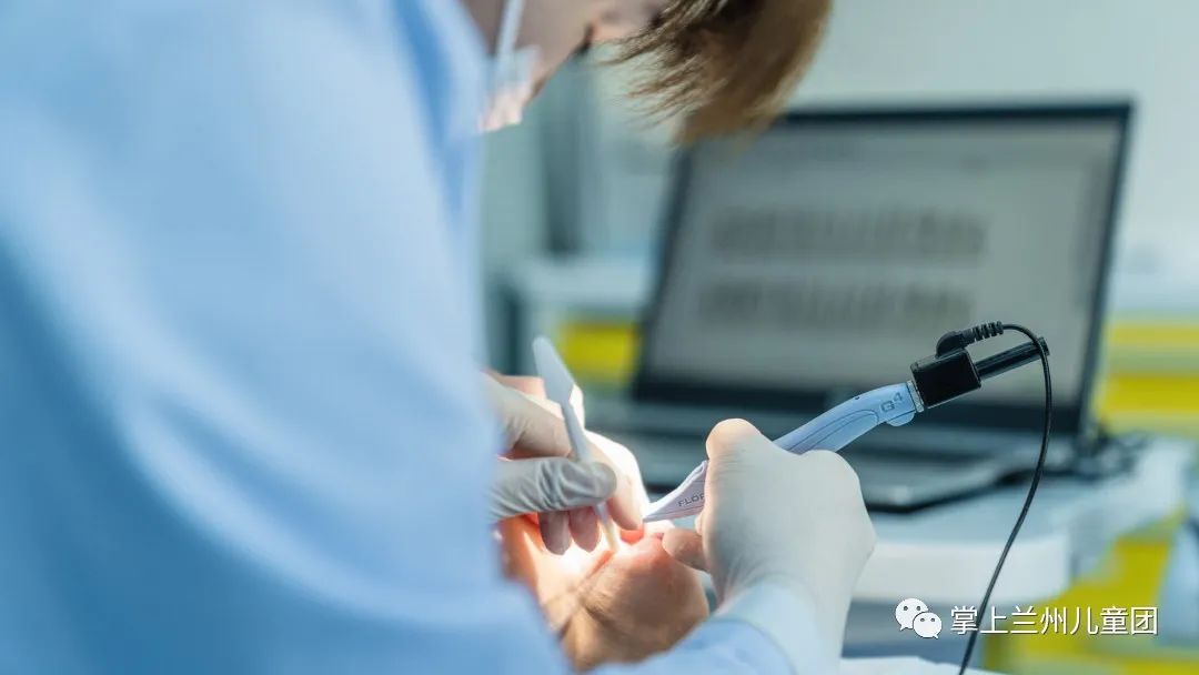 这个周末一起去看电影怎么样,这个周末要一起去游乐园吗