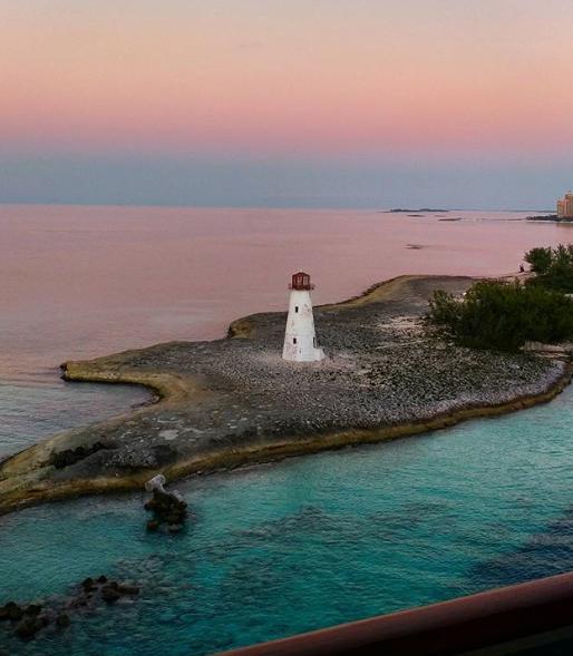 陆地尽头的浪漫,陆地尽头的灯塔