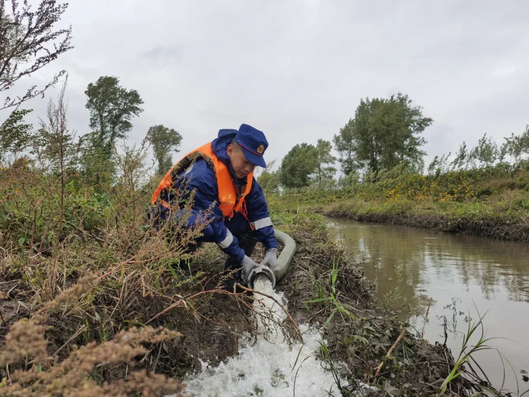 抢险救援有哪些,抗洪救灾他们奋战在一线