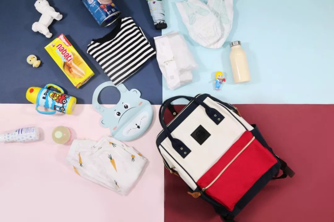 谁背火了三条杠包包,谁背了最新款的名牌包包