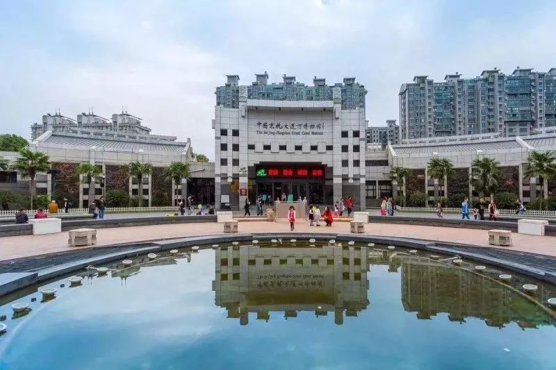 今天，中秋邂逅国庆！拱墅一身“红妆”一城月色，映照万千团圆至味！