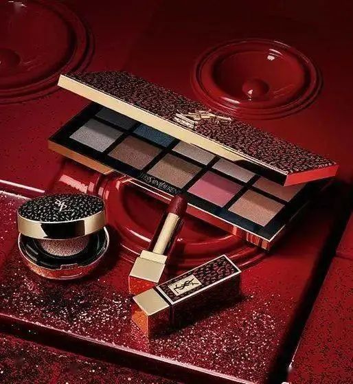 “名媛”连二手*袜丝**都要拼单？她们会喜欢2020圣诞大牌彩妆吗？