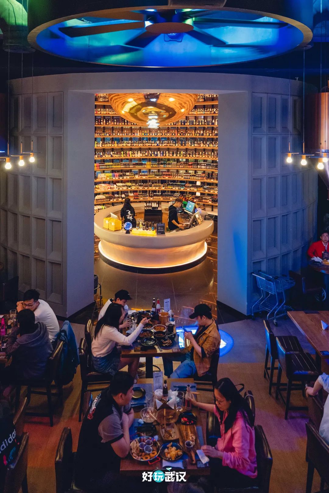 在光谷，我花了10个小时，喝了全世界的啤酒