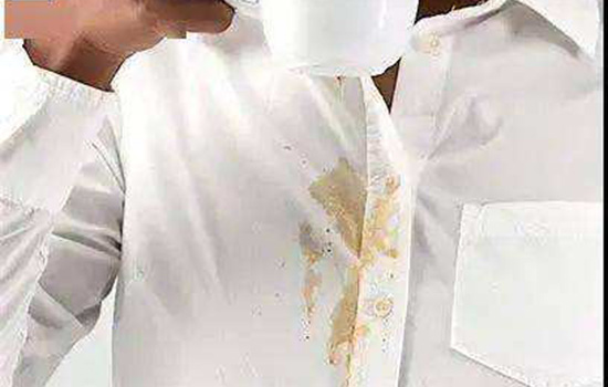 可乐洒到衣服上了怎么办不用洗,衣服上有可乐渍怎么办