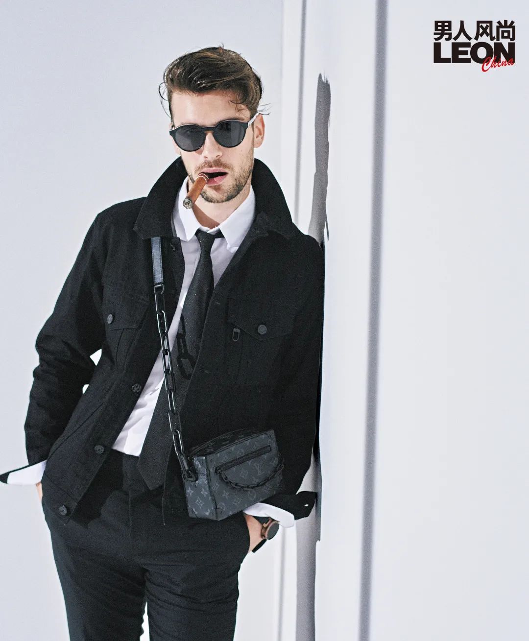 直筒牛仔秋天穿搭小技巧 (牛仔同色系穿搭)