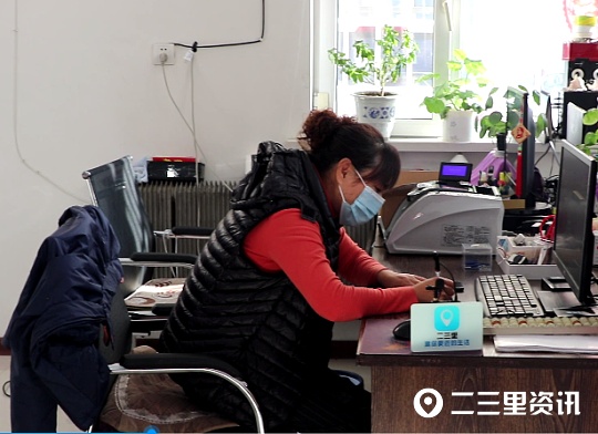 危险！!!公主岭银河佳苑小区天然气管道竟被电线缠绕