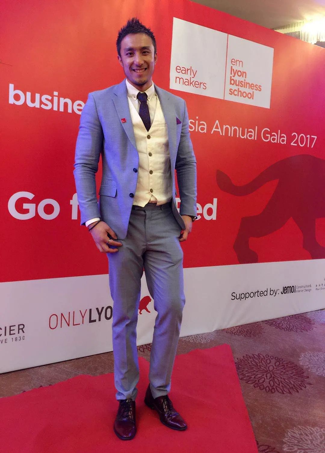 法国留学新生坐经济舱,面子伤不伤?来这个地方,就会不一样