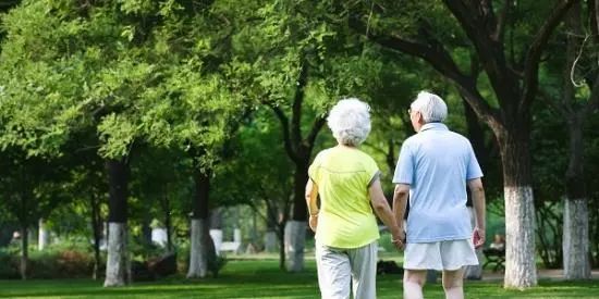 原来养老还可以这么“潮”！百岁老人体验康养新风尚