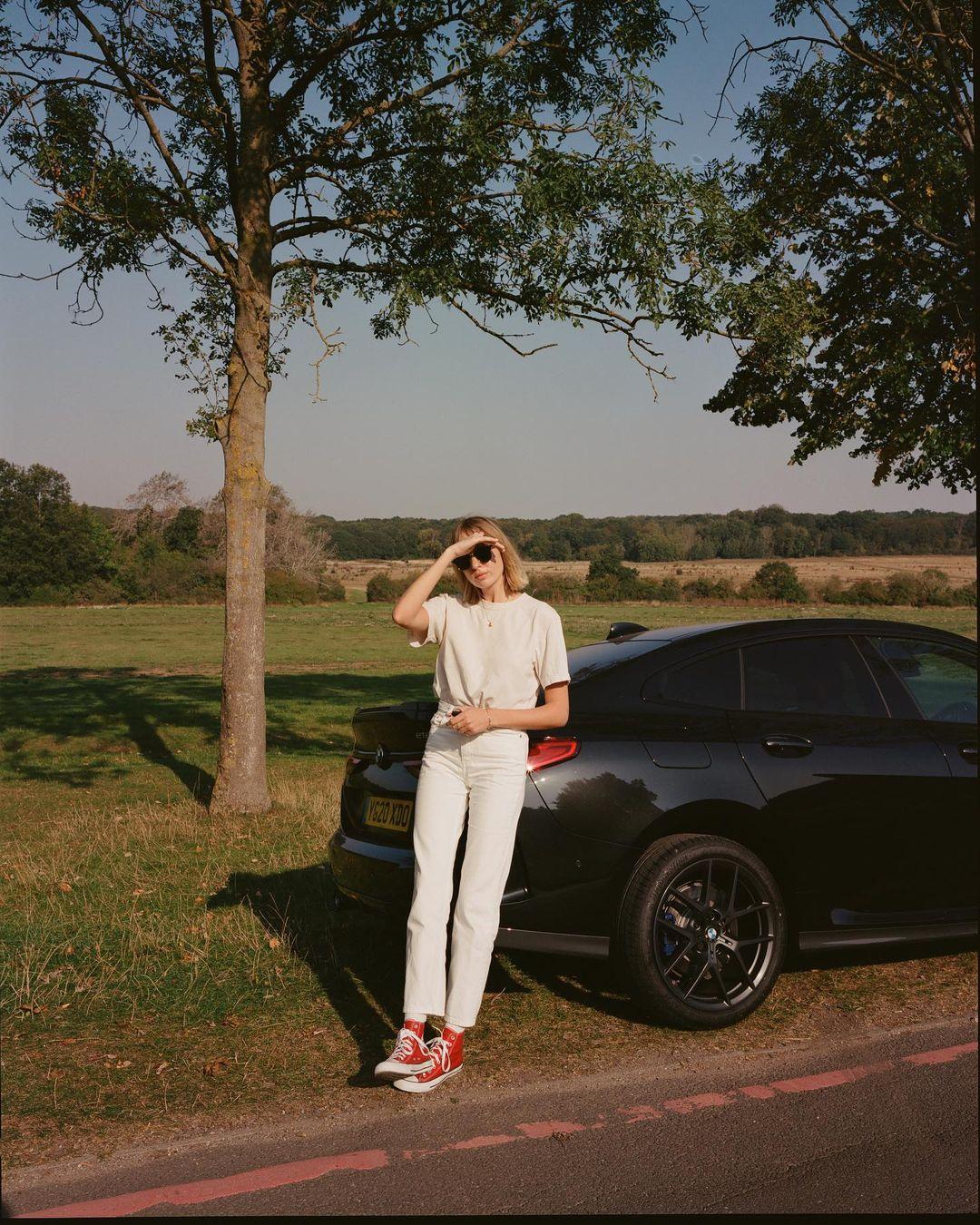 不同风格都适用的拍照姿势,拍照时永不过时的pose太经典了