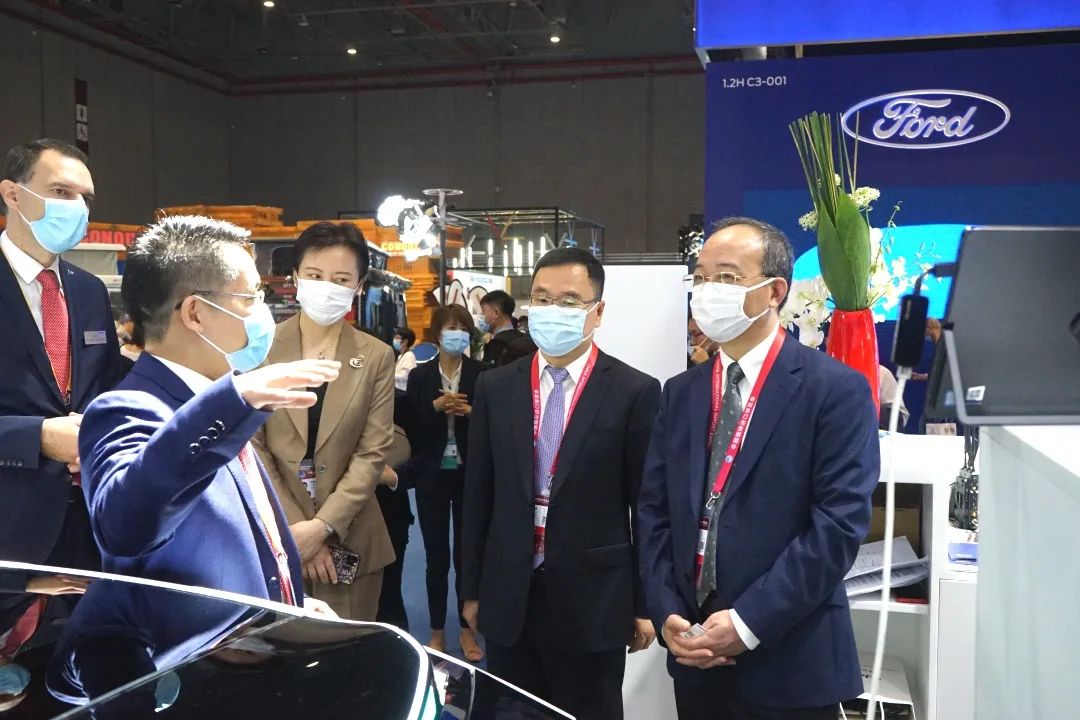 参展闵行企业有啥亮点？跟着区领导逛进博就知道了