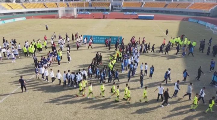 来看看足坛的帅哥,来看看足球的帅哥们