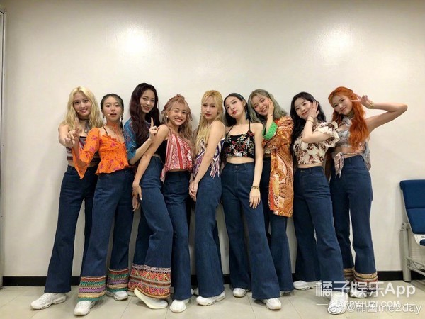 娱乐圈土味审美大赏！渔网袜透明雨衣蕾丝内衬，求双没看过的眼睛