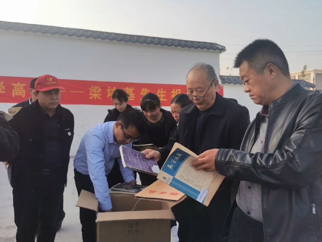 梁培基出国讲学,农民数学家梁培基