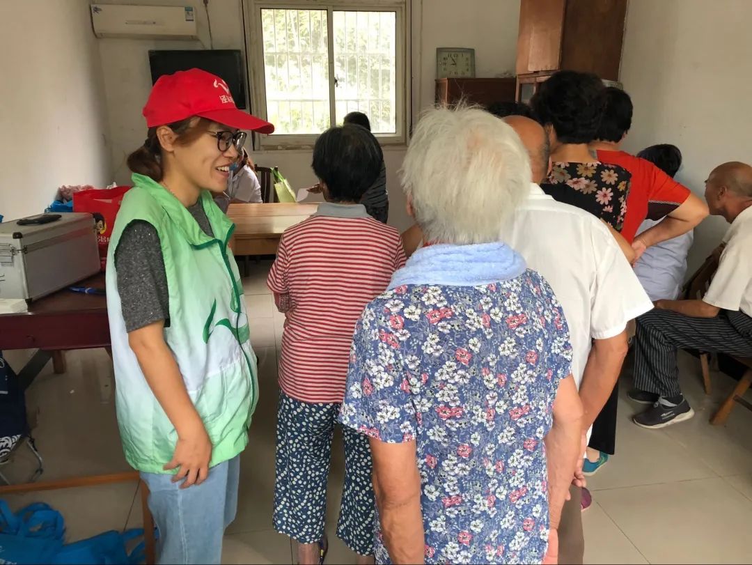 服务加速度,便民有温度!宝山花红村“店小二”的“三重变奏”擦亮村民“幸福底色”