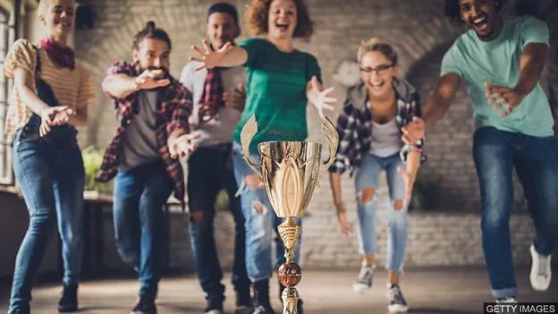 awardprizereward的区别,prize和reward