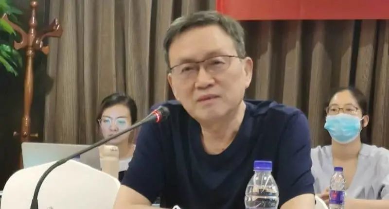程德培：太多爱情叙事艰辛于“等待呼吸”，发酵于“怎么了清这一场债务”|新批评