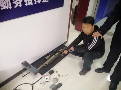 男子用气枪打猎被警察抓住,男子网购武器被抓