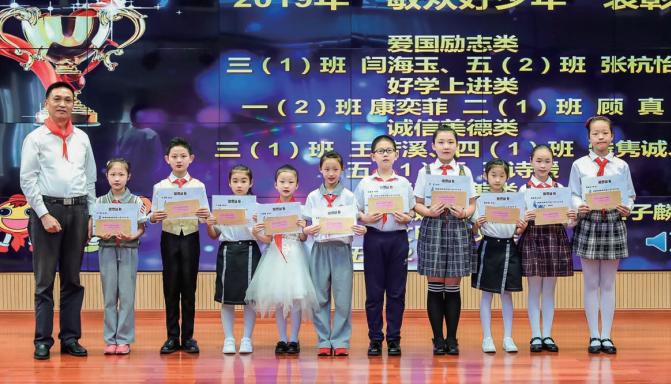 这些受表彰的集体和个人你认识吗,上海有谁受到表彰了