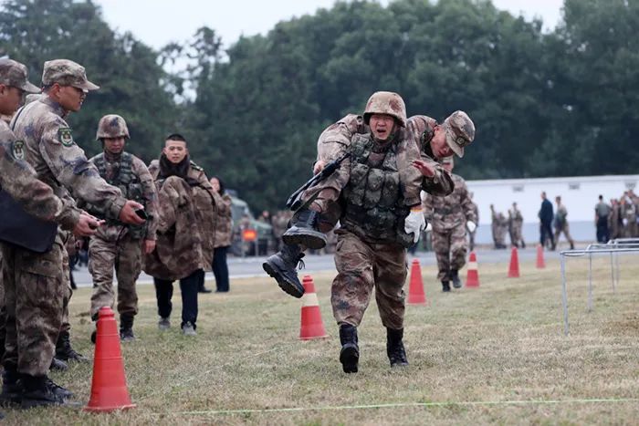 寒风中的他们完整版,寒风中他们一直在坚守