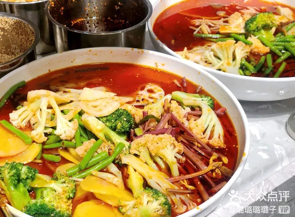 成都又新添一大波“明星店”!关晓彤的奶茶、黄晓明的复古烤肉、网红厨师王刚的秘制卤菜…都来啦