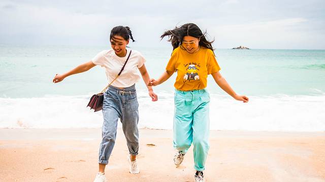 三亚海棠湾吃住攻略,三亚亚龙湾天下第一湾攻略