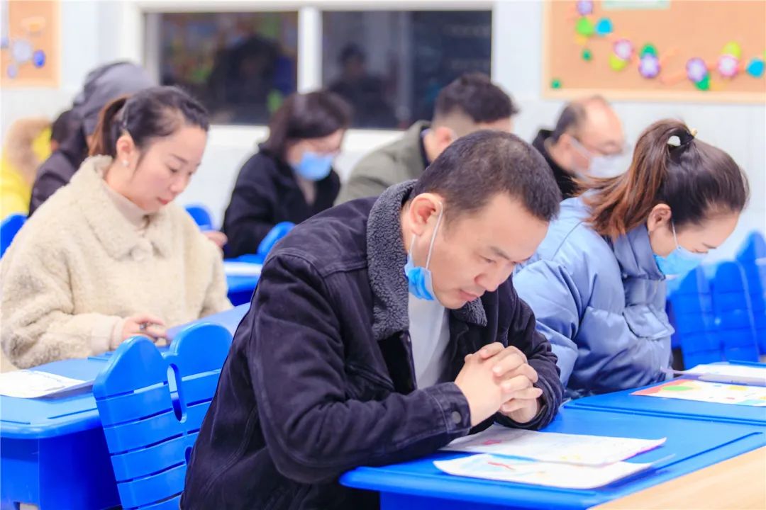 先“猜座位”再开会？钟楼这所小学的家长会火了！